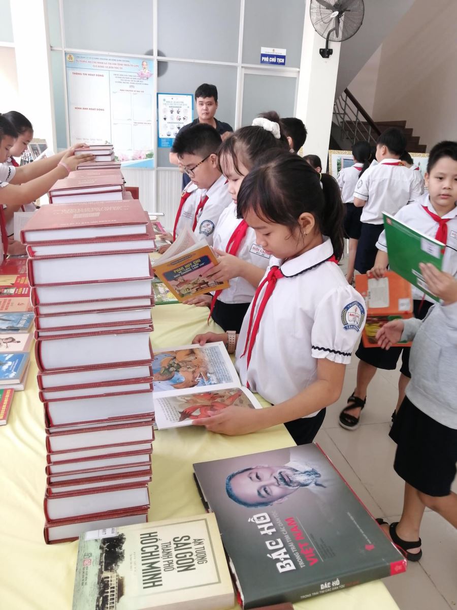 Tổ chức trưng bày, Triển lãm Sách và Ảnh kỷ niệm Ngày Di sản Văn hoá Việt Nam lần thứ XV