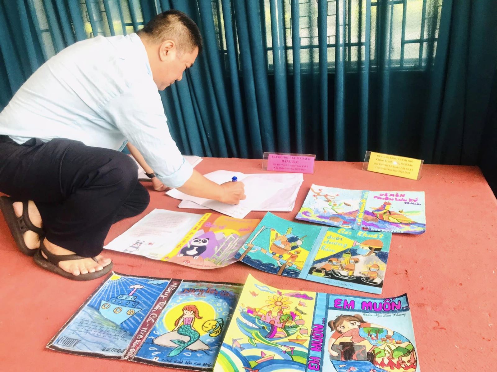 Thư viện quận Tân Bình: Tổ chức Chấm tranh Vòng sơ khảo cấp Quận Hội thi Nét vẽ xanh lần thứ XXVI năm học 2022-2023