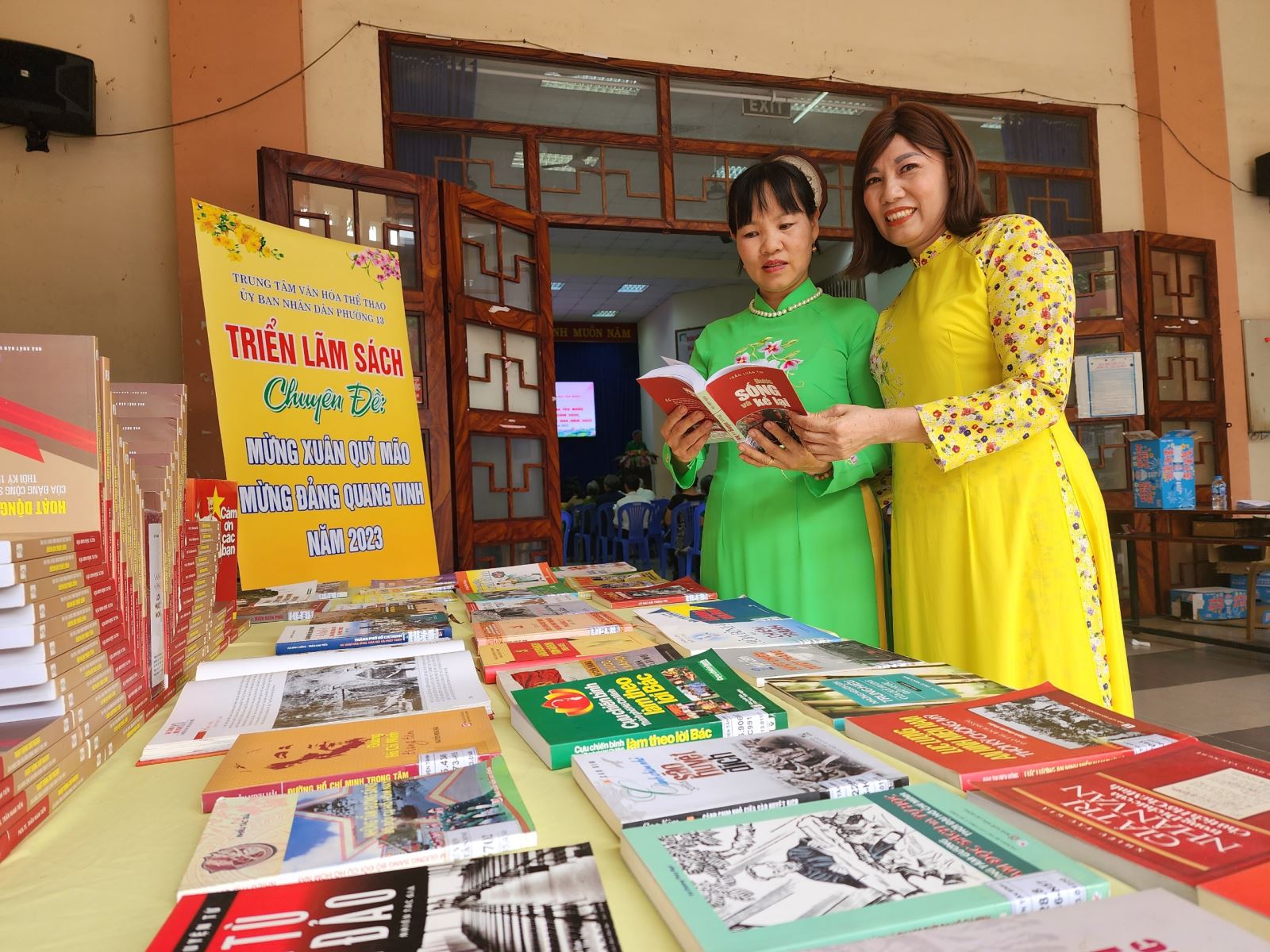 Thư viện quận Tân Bình: Tổ chức luân chuyển Sách - Báo Xuân trưng bày, triển lãm phục vụ tại cơ sở chủ đề: “Mừng Xuân Quý Mão - Mừng Đảng Quang Vinh