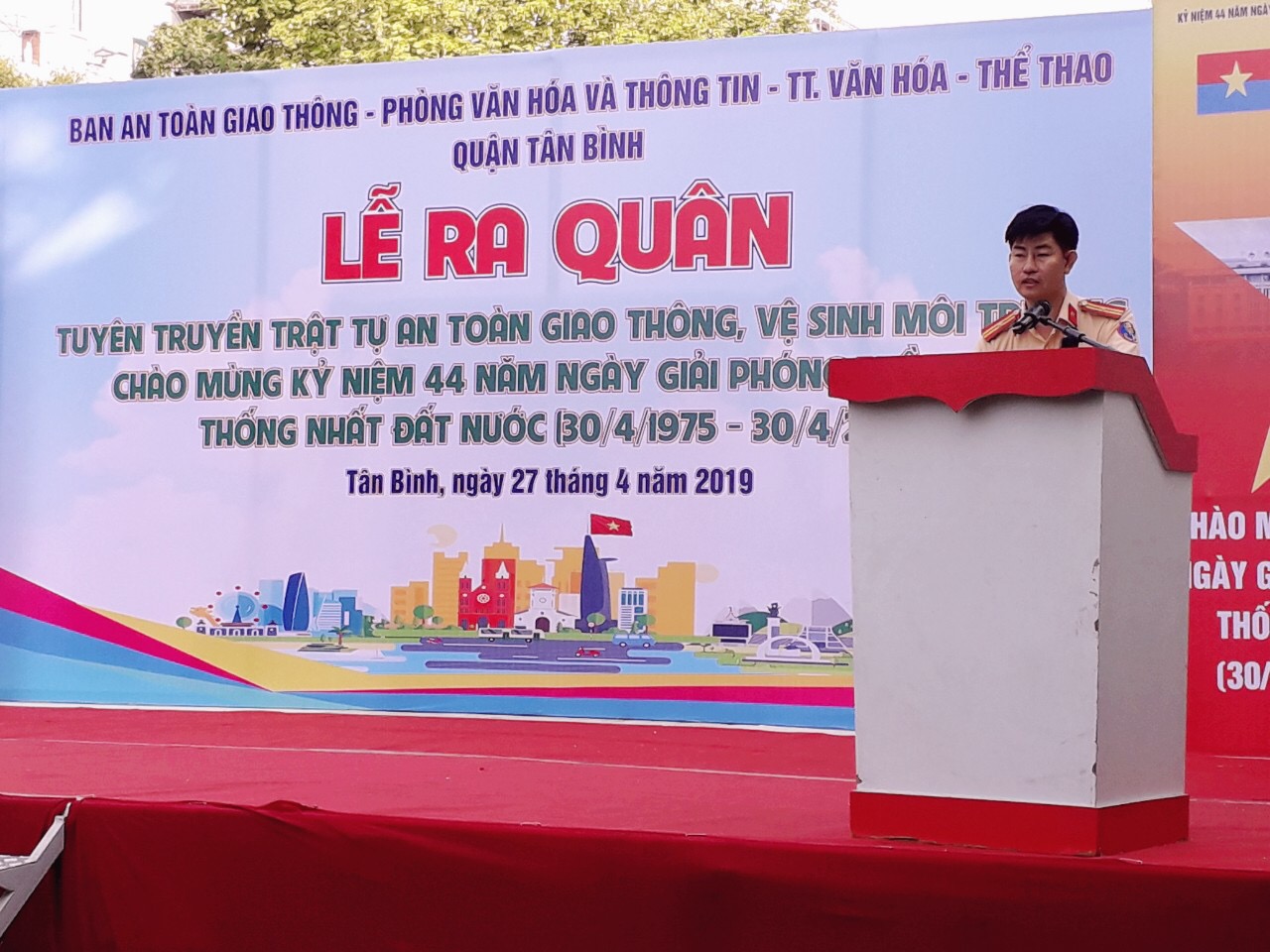 Ra quân tuyên truyền trật tự an toàn giao thông, vệ sinh môi trường tại quận Tân Bình