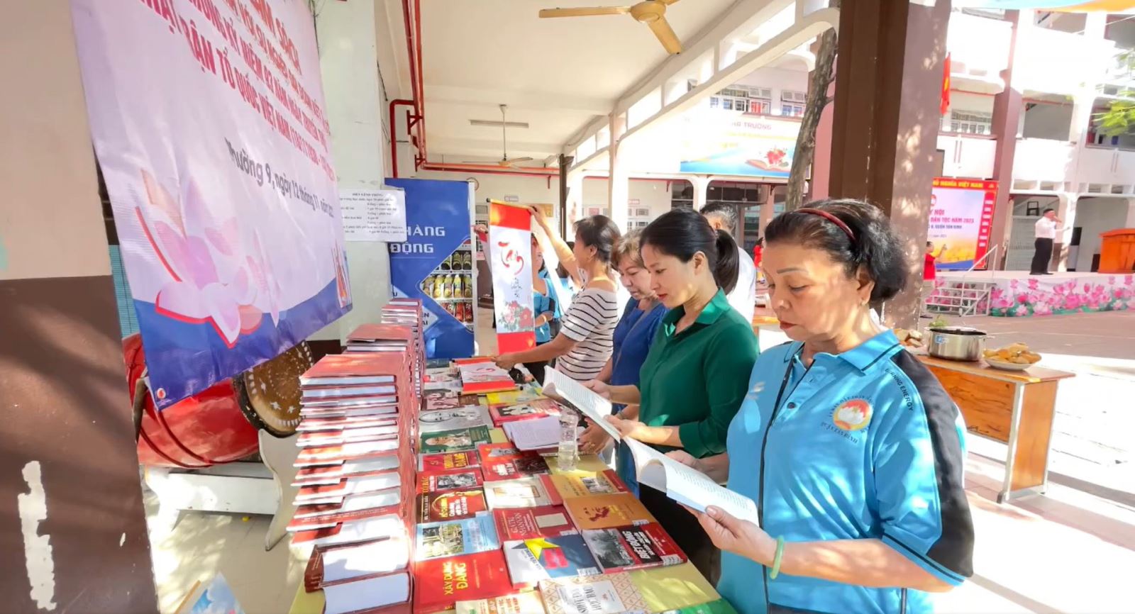 Thư viện quận Tân Bình: Tổ chức phục vụ luân chuyển, trưng bày, triển lãm tài liệu theo chuyên đề tháng 11 năm 2023