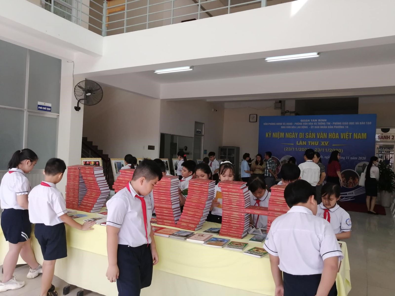Tổ chức trưng bày, Triển lãm Sách và Ảnh kỷ niệm Ngày Di sản Văn hoá Việt Nam lần thứ XV